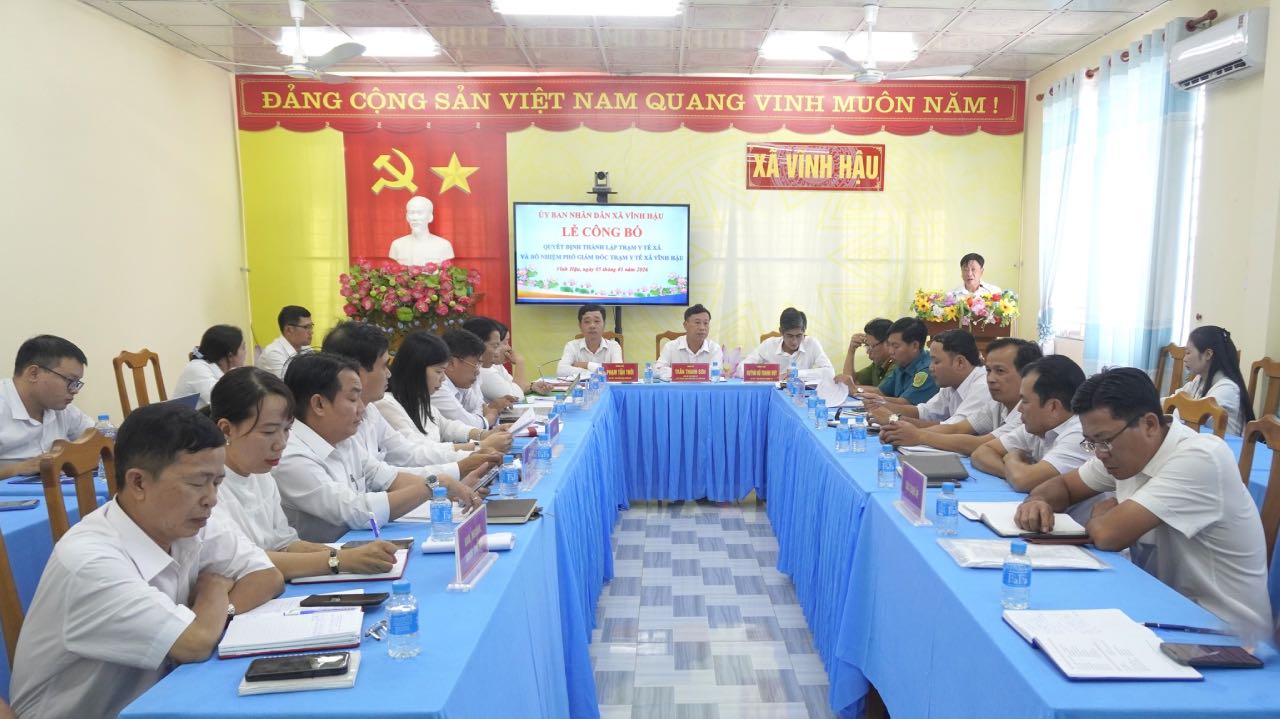 UBND xa Vinh Hau to chuc le cong bo thanh lap Tram Y te xa Vinh Hau. Anh: Dang Son