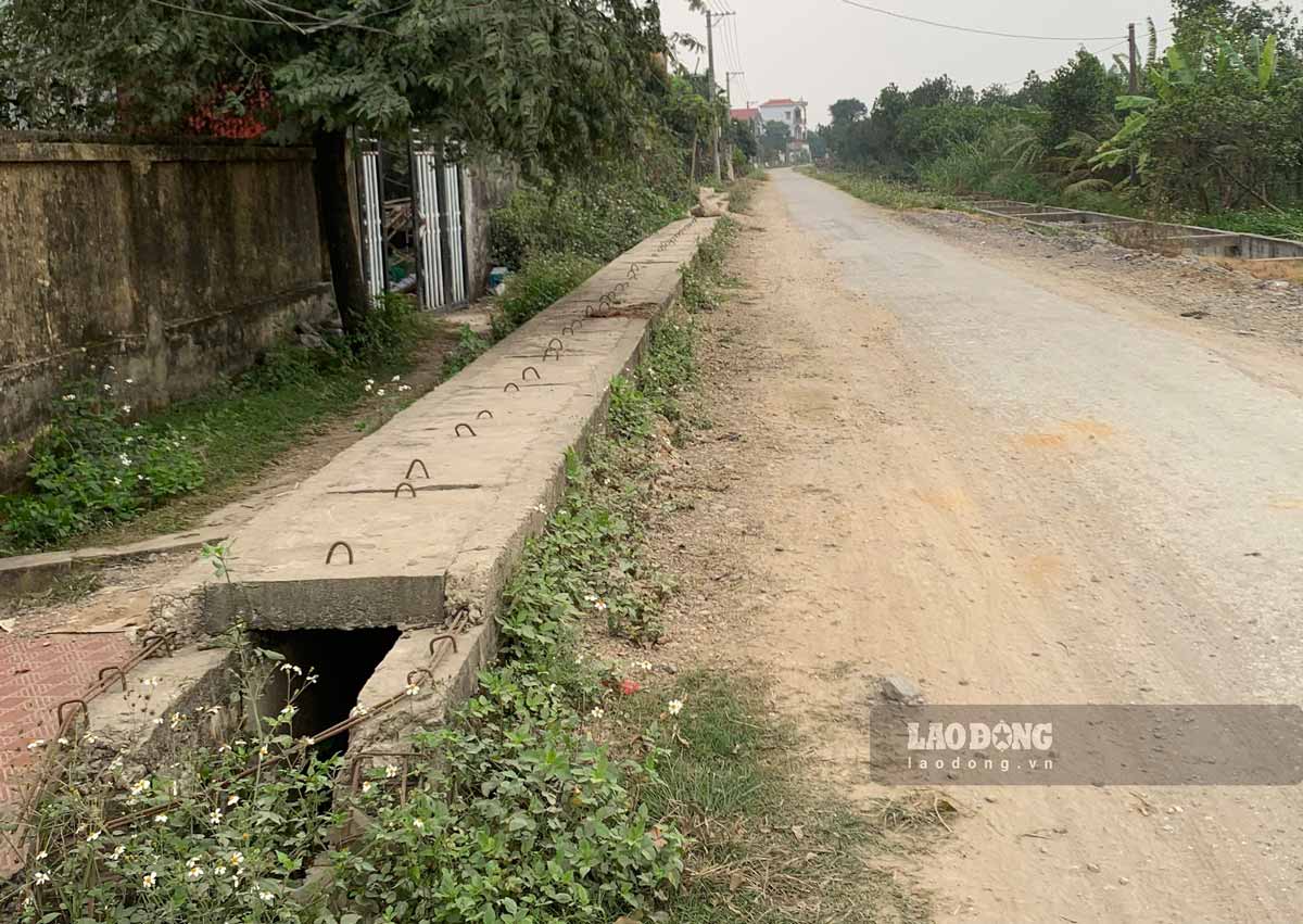 Nguy hiểm từ tuyến đường thi công dang dở ở thôn Hạ Xá, xã Minh Tân. Ảnh: Hà Vi