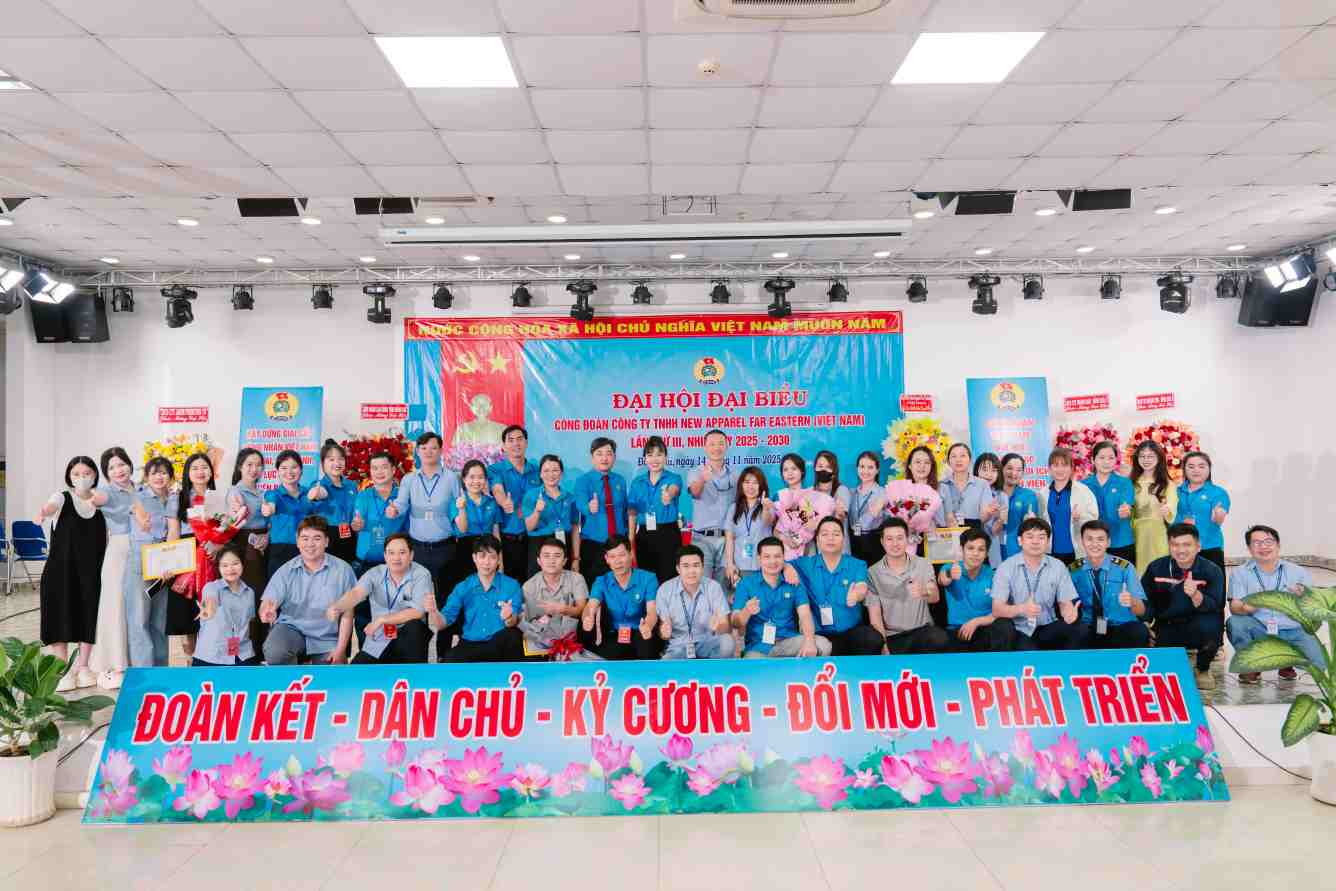 CDCS dang phoi hop cung cong ty cham lo Tet cho doan vien, lao dong. Anh: CDCS cung cap