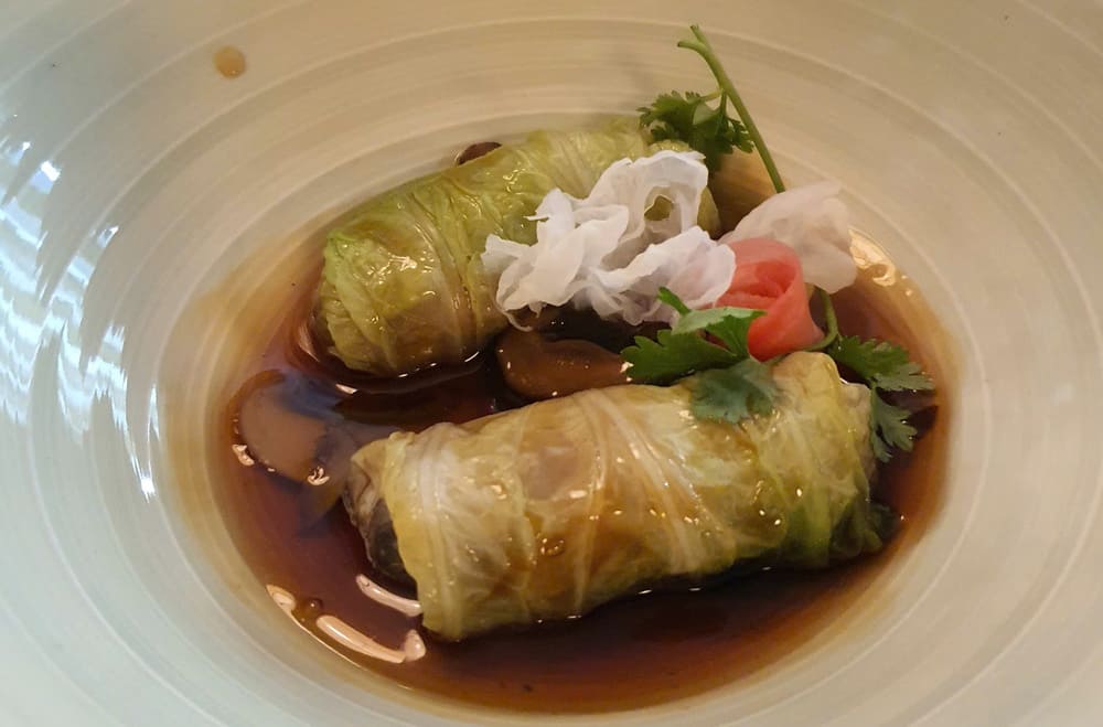 주부들은 가족 식사의 맛을 바꾸기 위해 채식 양배추 롤 버섯 간장 요리를 만들 수 있습니다. 사진: 뚜언닷