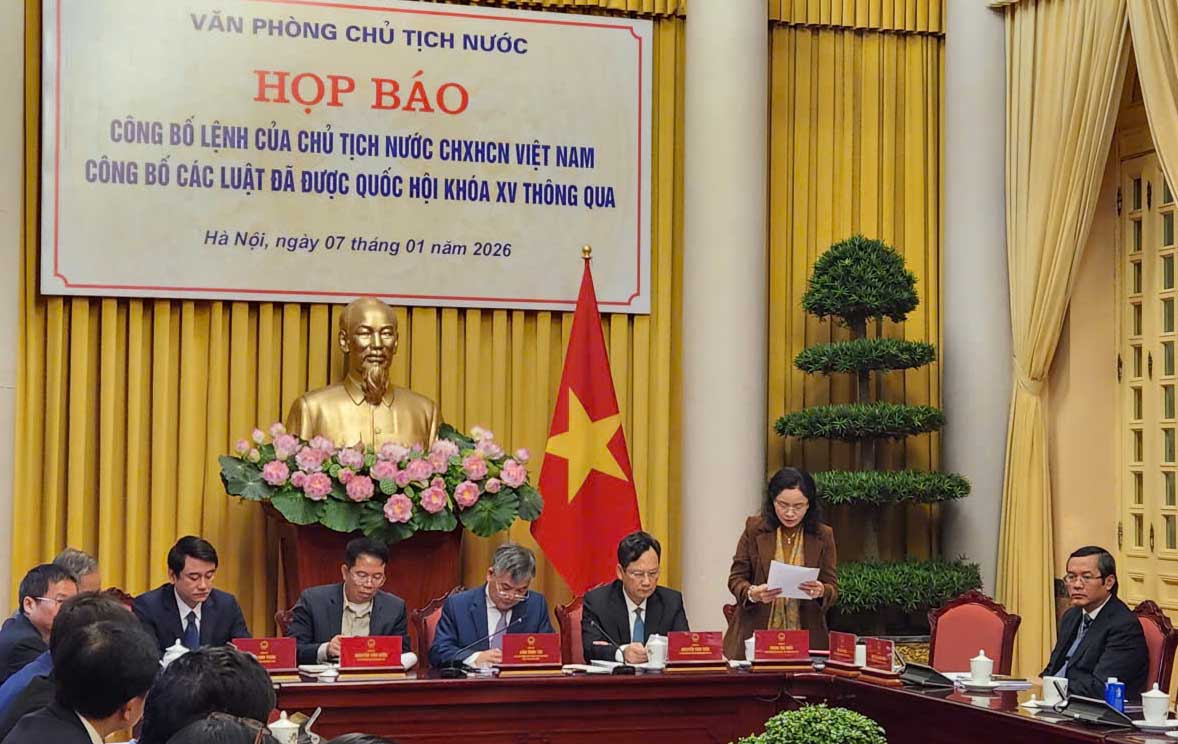 Thu truong Bo Van hoa, The thao va Du lich Trinh Thi Thuy tom tat cac noi dung co ban cua Luat Bao chi 2025. Anh: Cao Nguyen.