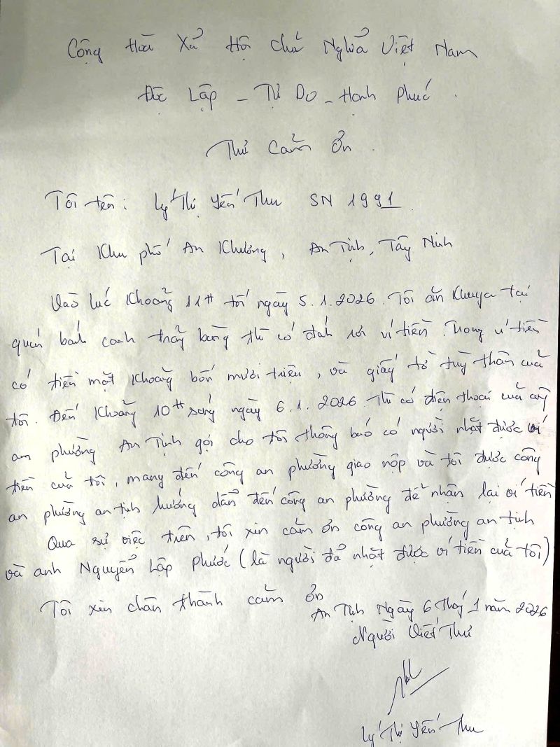 Thu cam on cua chu nhan chiec vi bi danh roi da duoc cong an tim va trao tra lai. Anh: Cong an cung cap