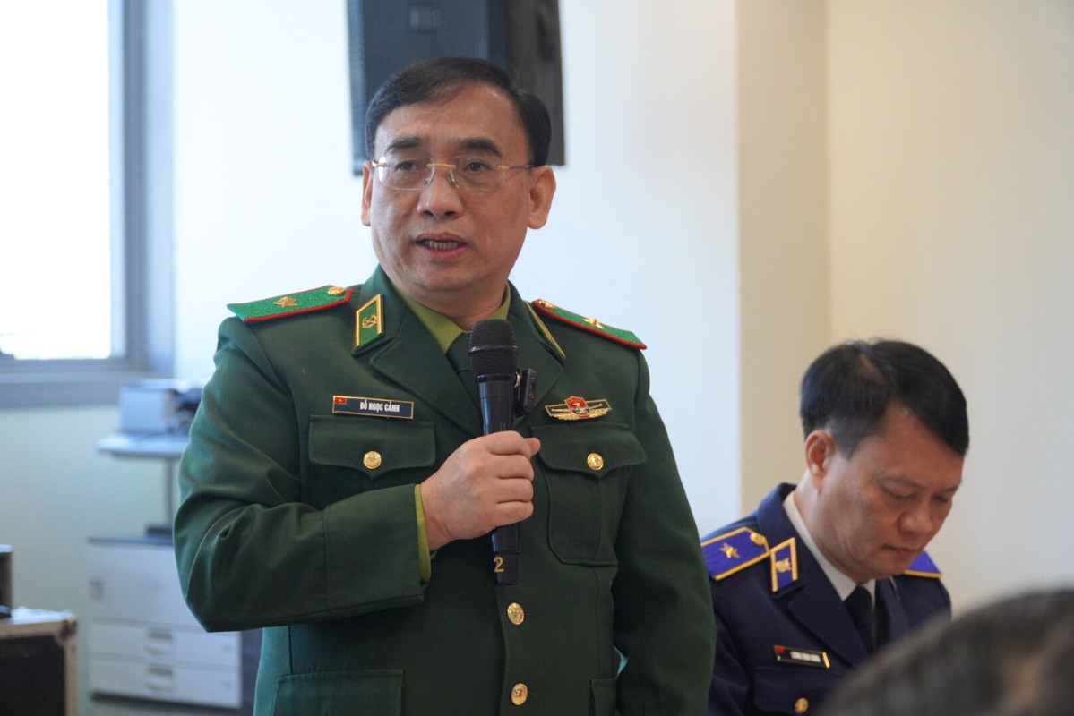 Thieu tuong Do Ngoc Canh, Cuc truong Cuc Phong chong Ma tuy va Toi pham, Bo doi Bien phong dua ra mot so vuong mac trong thuc tien. Anh: Thanh Binh 