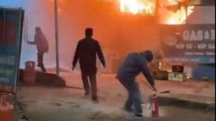 Cháy 3 nhà dân trong đêm ở Phú Thọ