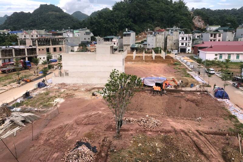 Khu do thi Kim Son Central Park, phuong Chieng Coi cung con rat nhieu dat nen chua co khach mua. Anh: Nhat Minh