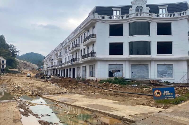 Khu do thi Kim Son Central Park, phuong Chieng Coi khu nha lien ke cung vang bong khach mua. Anh: Truong Son