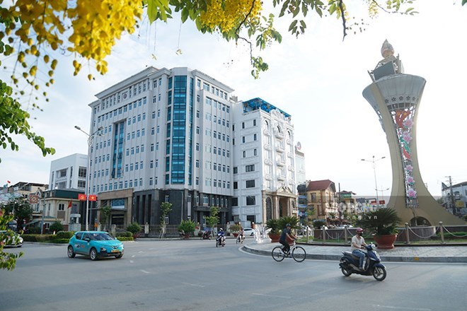 Dien Bien spends an additional 5.3 billion VND for 383 officials and employees. Photo: Quang Dat