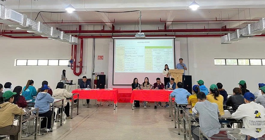 Workers of ALIVIA Footwear Co., Ltd. have a dialogue with the company's leadership. Photo: Thanh Hoa Trade Union