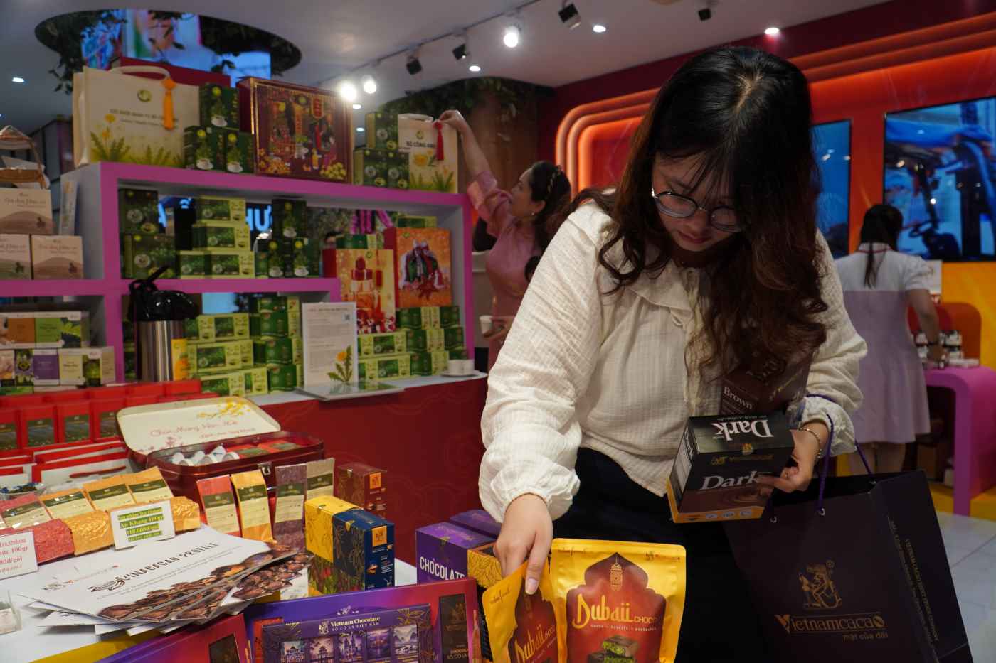 Ho Chi Minh City businesses accelerate into the Tet goods season.