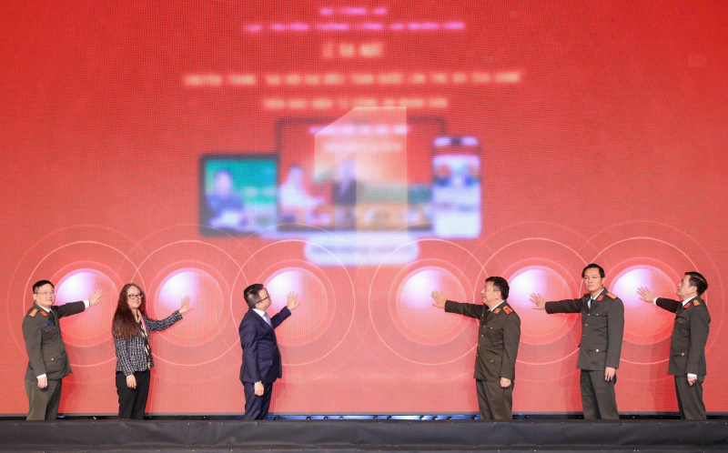 Cac dai bieu thuc hien nghi thuc bam nut ra mat Chuyen trang.