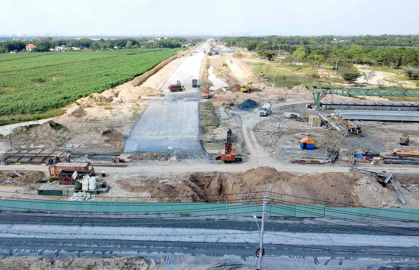 Opening a road connecting Long Thanh airport and Ho Chi Minh City through Dong Nai province. Photo: HAC