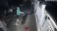 Dong Thap Police temporarily detained a group lending money, splashing paint and dirty substances, to threaten debt repayment. Photo: Police provided