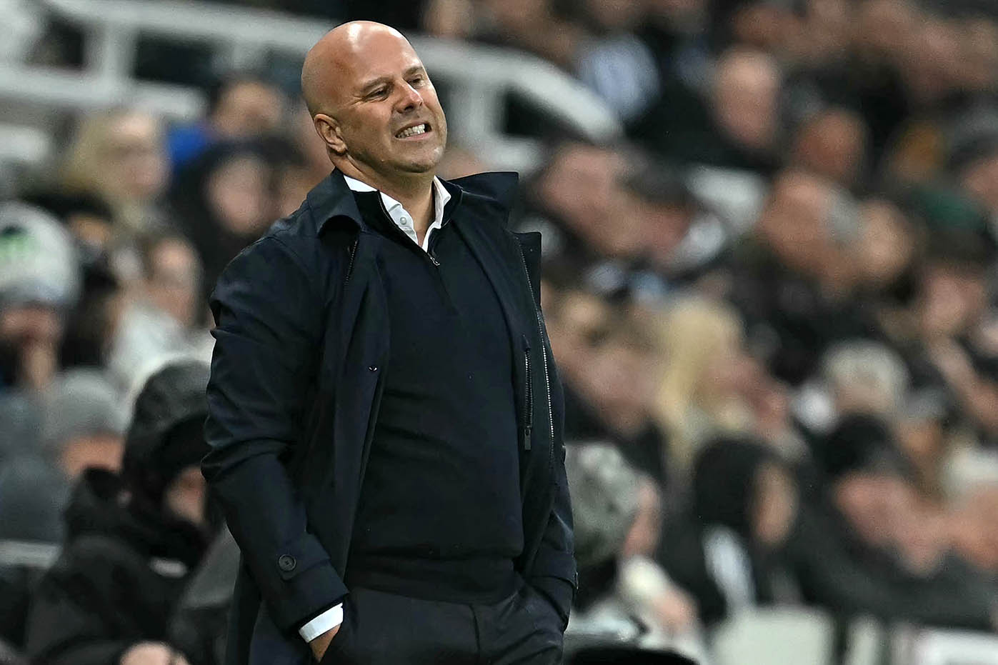 Arne Slot van chua tim ra loi giai thay the Luis Diaz. Anh: AFP