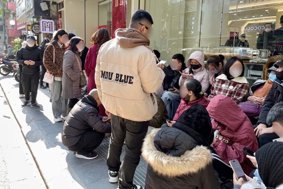 Tai cac co so kinh doanh vang ban vi tu 0,1 chi vang tro len ghi nhan so luong nguoi dan lien tuc tang. Anh: Ha Linh 