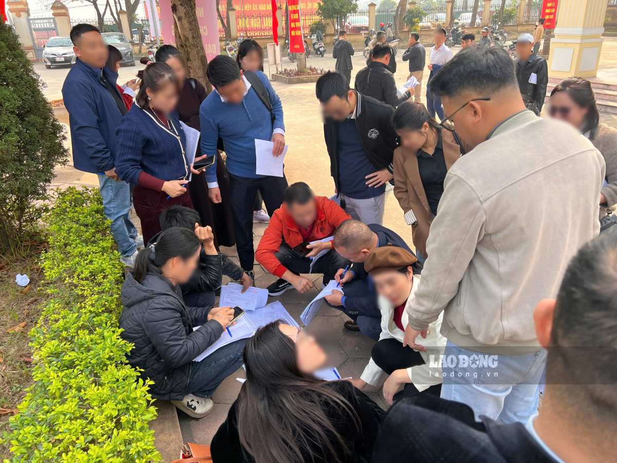 Brokers price differences for winning auction lots in Yen Lang commune (Hanoi) on December 29, 2025. Photo: Nhu Ha