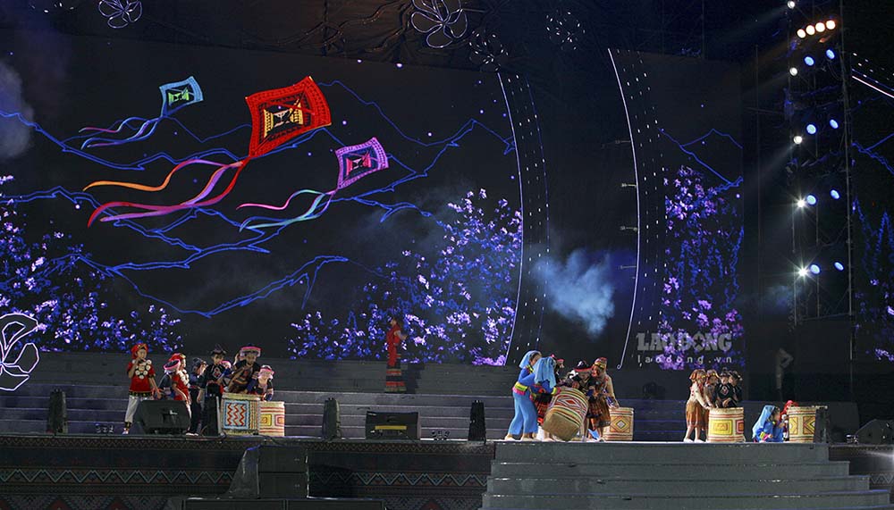 Le hoi hoa ban la diem nhan quan trong sau Tet Nguyen dan. Anh: Van Thanh Chuong