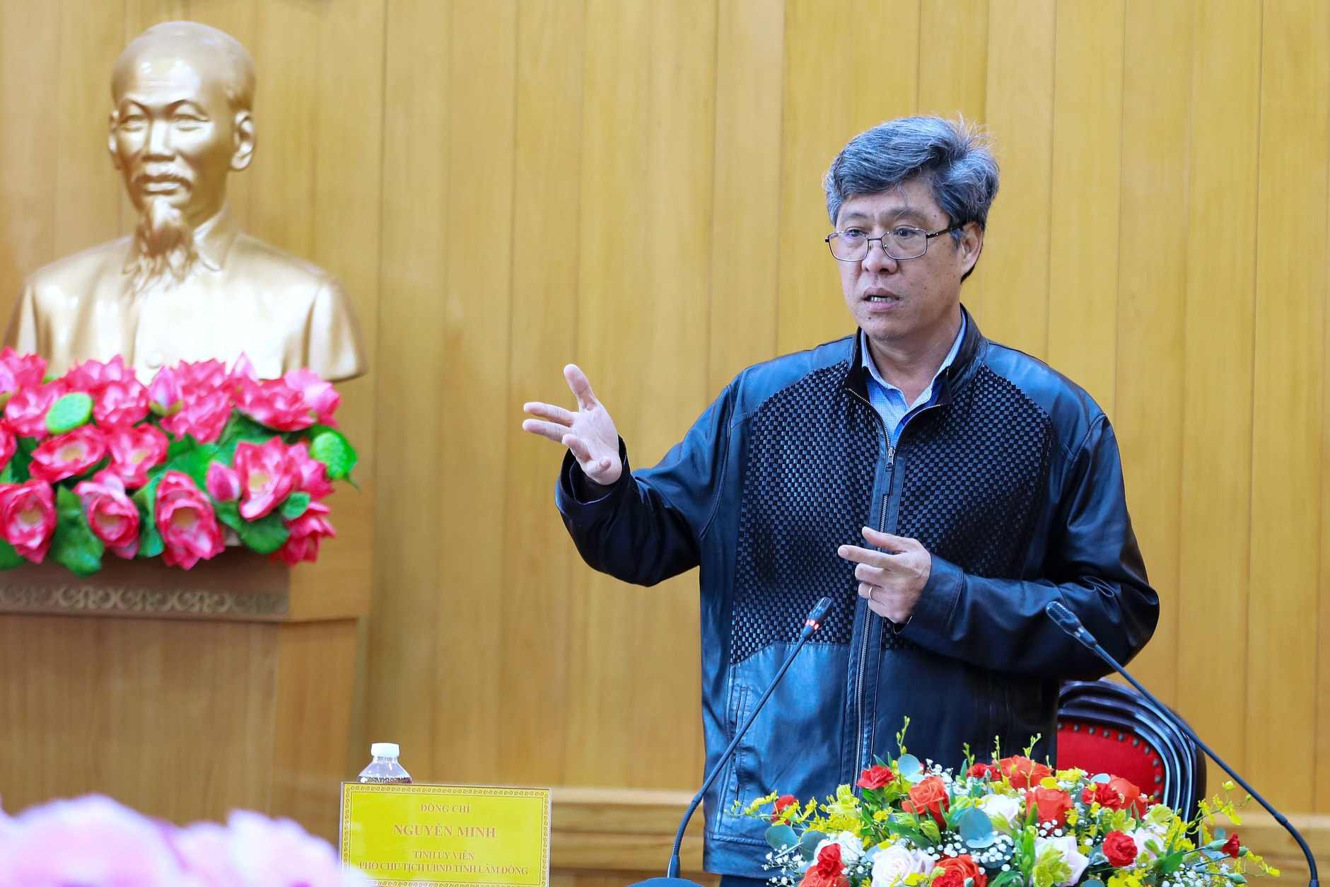 Ong Nguyen Minh, Pho Chu tich UBND tinh Lam Dong giao cac so, nganh, dia phuong phoi hop thao go cac kho khan, vuong mac tai cac du an dau tu ngoai ngan sach. Anh: Phuc Khanh 