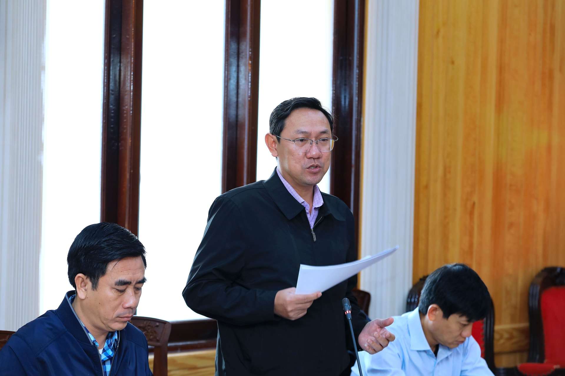 Dai dien cac so, nganh cua tinh Lam Dong phat bieu tai buoi lam viec. Anh: Le Phuoc 