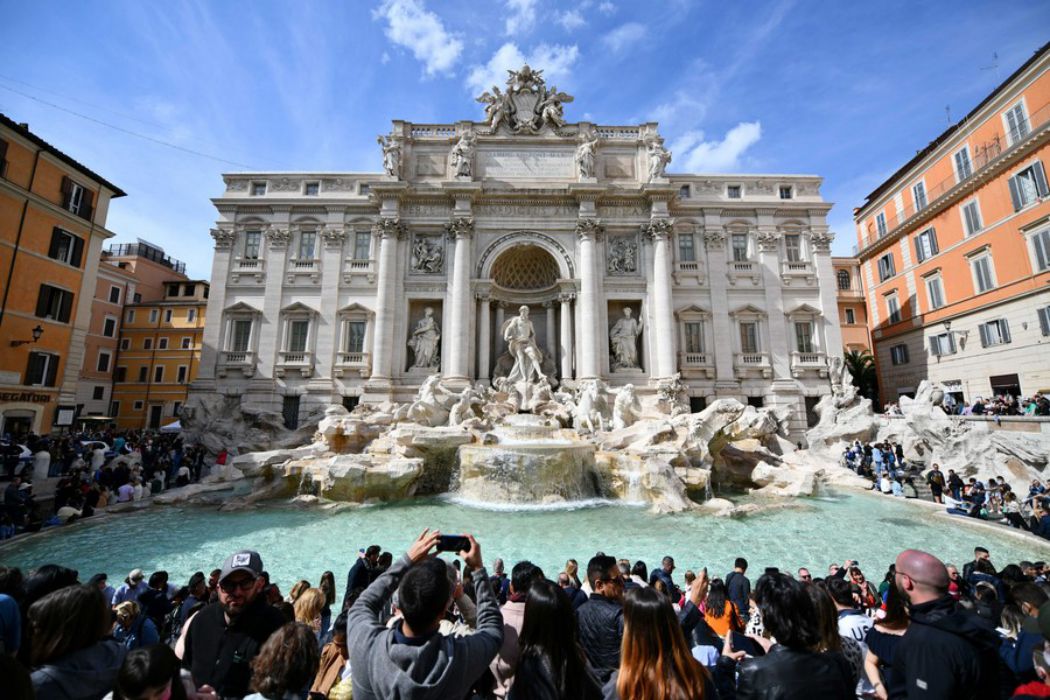 Tourists visit Trevi Fountain while traveling in Rome, Italy. Photo: Xinhua