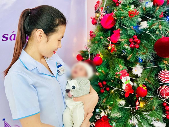 Phát hiện cháu bé sơ sinh bị bỏ rơi ở Gia Lai giữa thời tiết giá lạnh