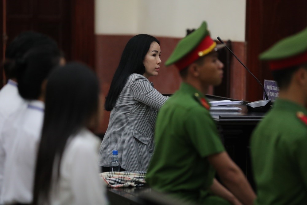  Đinh Thị Lan tại phiên tòa xét xử phúc thẩm Nguyễn Phương Hằng vào tháng 4.2024. Ảnh: Anh Tú