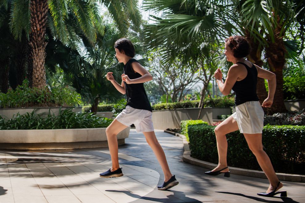 3 nam truoc, con chay theo me. Nam nay, me chay theo con. Anh: Viet Van