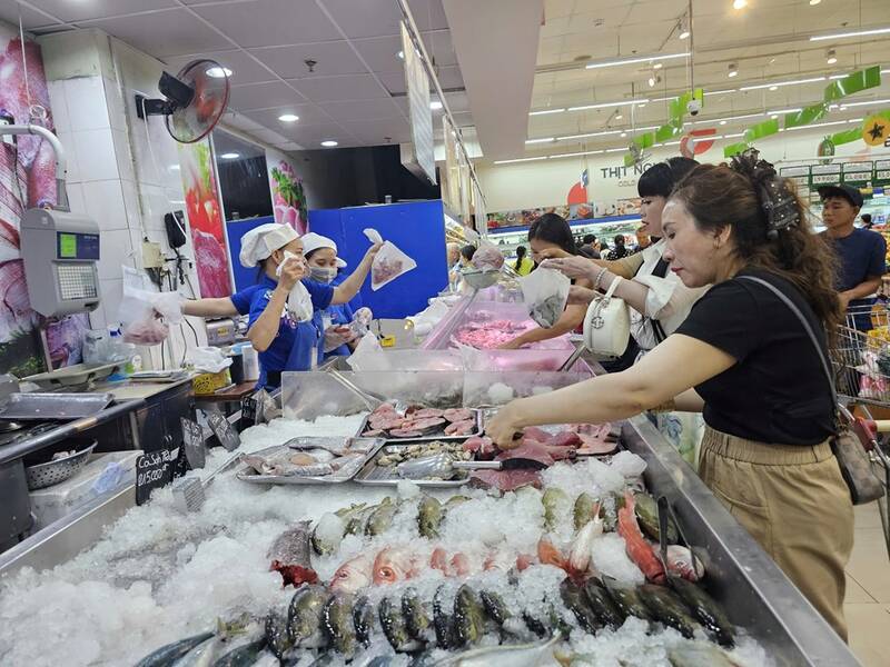 Ho Chi Minh City tightens market stabilization, ensuring Tet Binh Ngo 2026 goods supply. Photo: Ha May