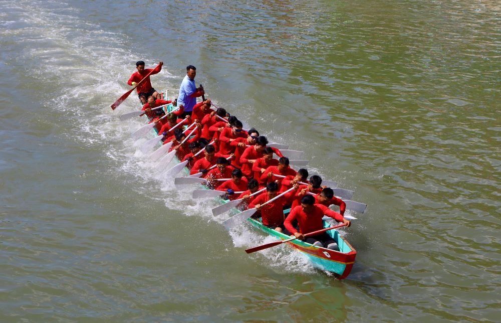 Cac van dong vien the hien suc manh qua tung nhip cheo. Anh: Duy Tuan 