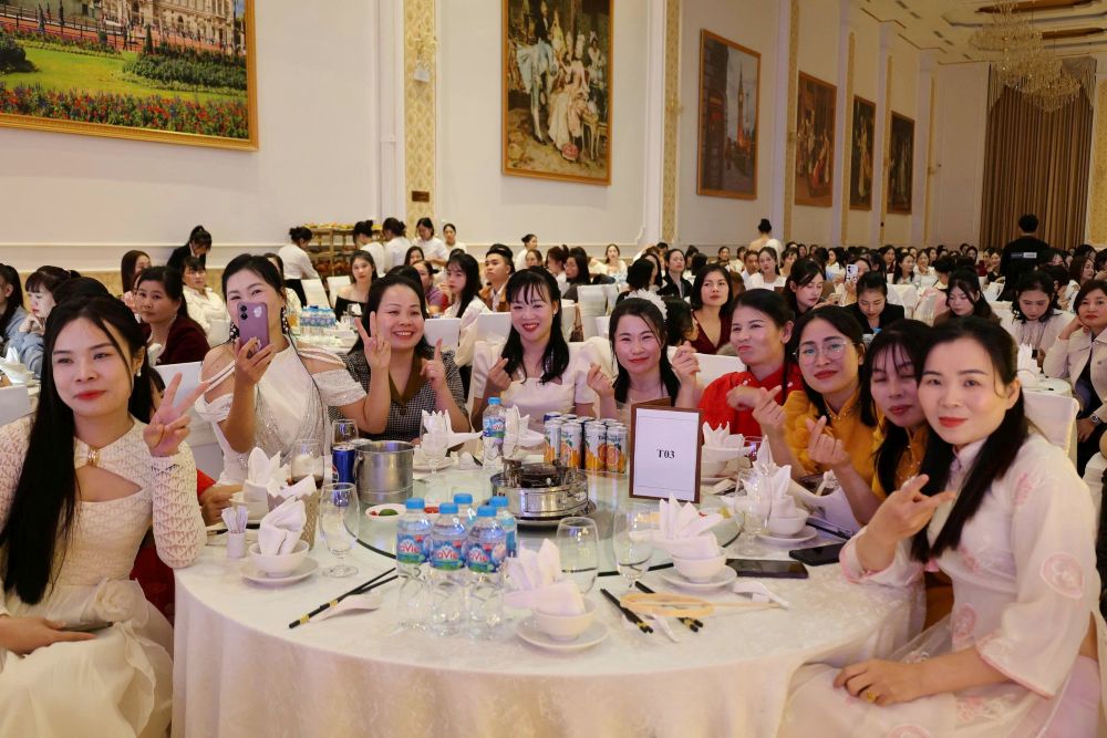 Sakurai Vietnam Co., Ltd. (an FDI enterprise in Thanh Hoa) spent more than 5 billion VND, organizing a New Year's Eve meal for 13,000 union members and workers. Photo: Quach Du