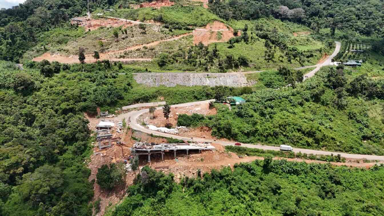 Ha tang giao thong noi Gia Nghia - Bao Loc - Phan Thiet dang bi thieu hut nghiem trong gay anh huong den phat trien kinh te - xa hoi cua tinh Lam Dong. Anh: Phuc Khanh 