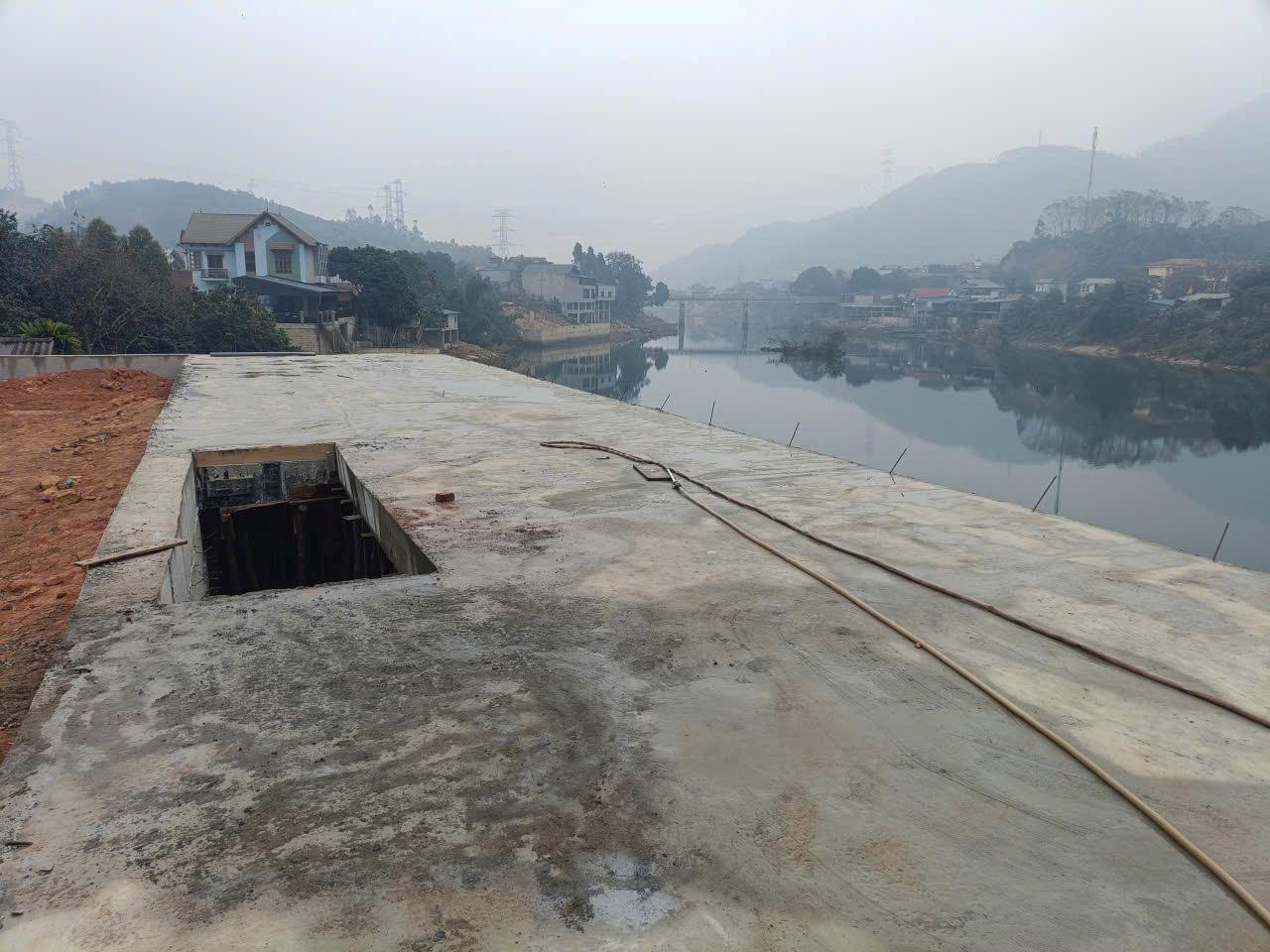 Chinh quyen dia phuong dang xay dung cac phuong an xu ly dut diem tinh trang tren. Anh: Van Duc