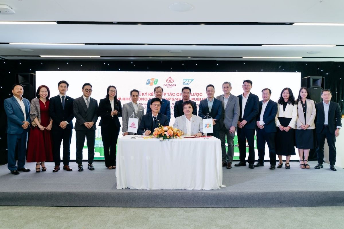 Nafoods Group and FPT signed a strategic cooperation agreement on comprehensive digital transformation on January 7 in Ho Chi Minh City. Photo: FPT