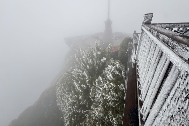 The northern mountainous region has prolonged severe cold, causing frost to appear in many places. Photo: Thanh Dat