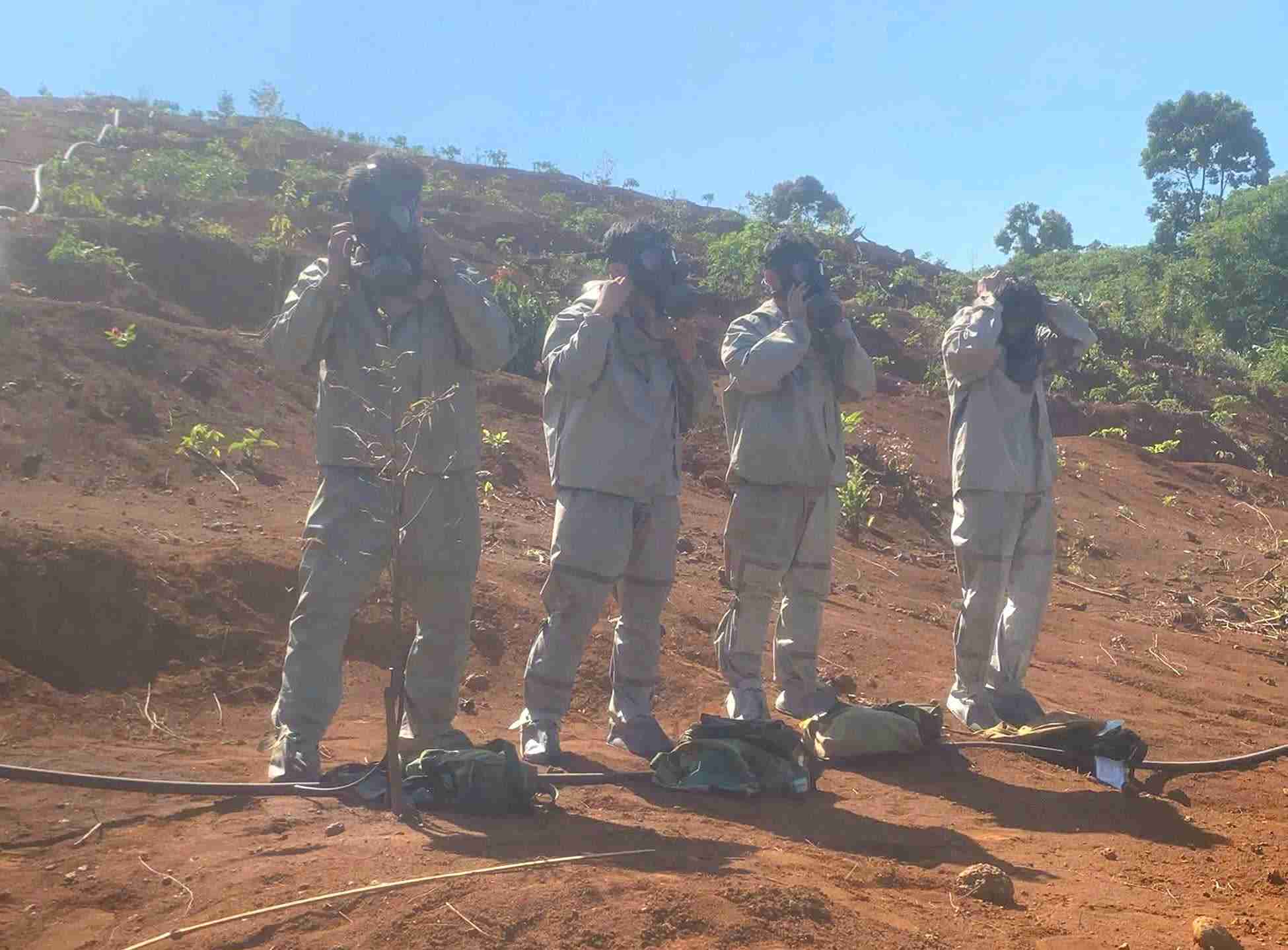 Luc luong chuc nang san sang xu ly so luong chat doc hoa hoc CS ton luu sau chien tranh. Anh: Ban Chi huy Phong thu Khu vuc 3 - Bao Lam cung cap