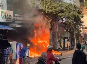 Ngon lua bao trum toan bo tang 1. Anh: Tran Thuy