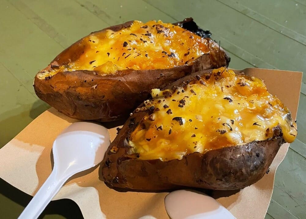 Enjoying corn cheese grilled potatoes in the chilly weather. Photo: Hoang Anh