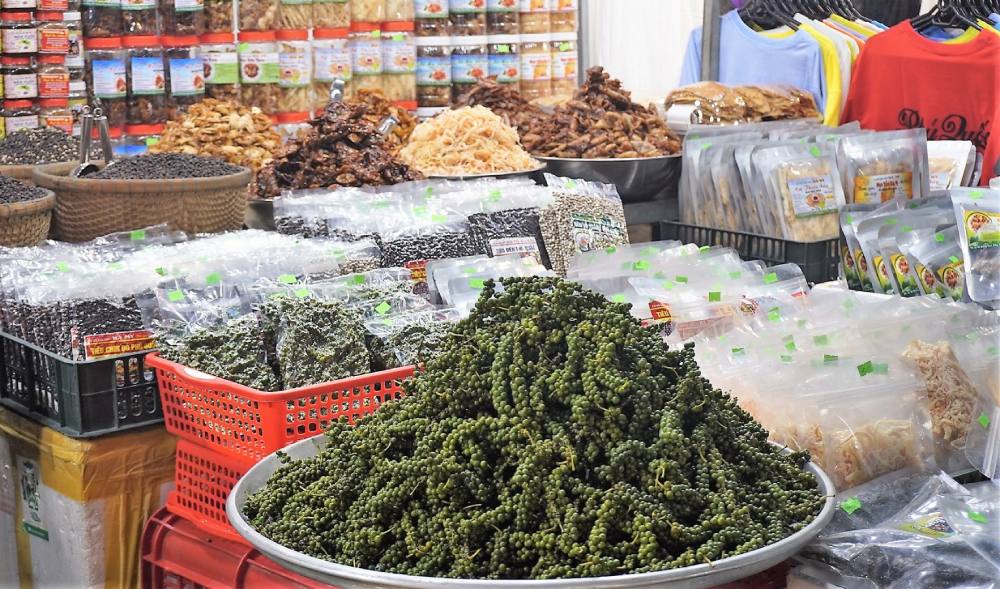 Nhieu mon an ngon va dac san cua Phu Quoc phuc vu du khach. Anh: Nguyen Anh