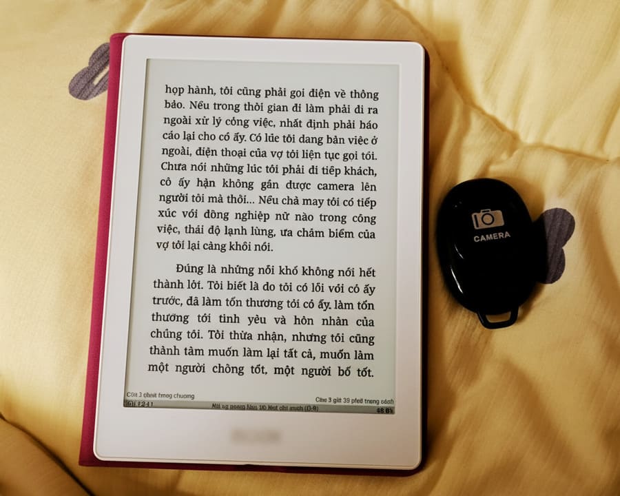 Reading novels regularly will bring many benefits in life for housewives. Photo: Tuan Dat