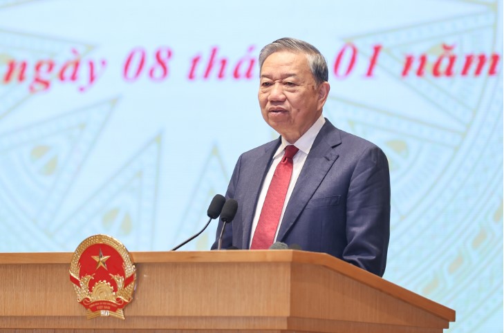 또 람 총서기가 회의에서 지시 연설을 하고 있습니다. 사진: VGP/ 박