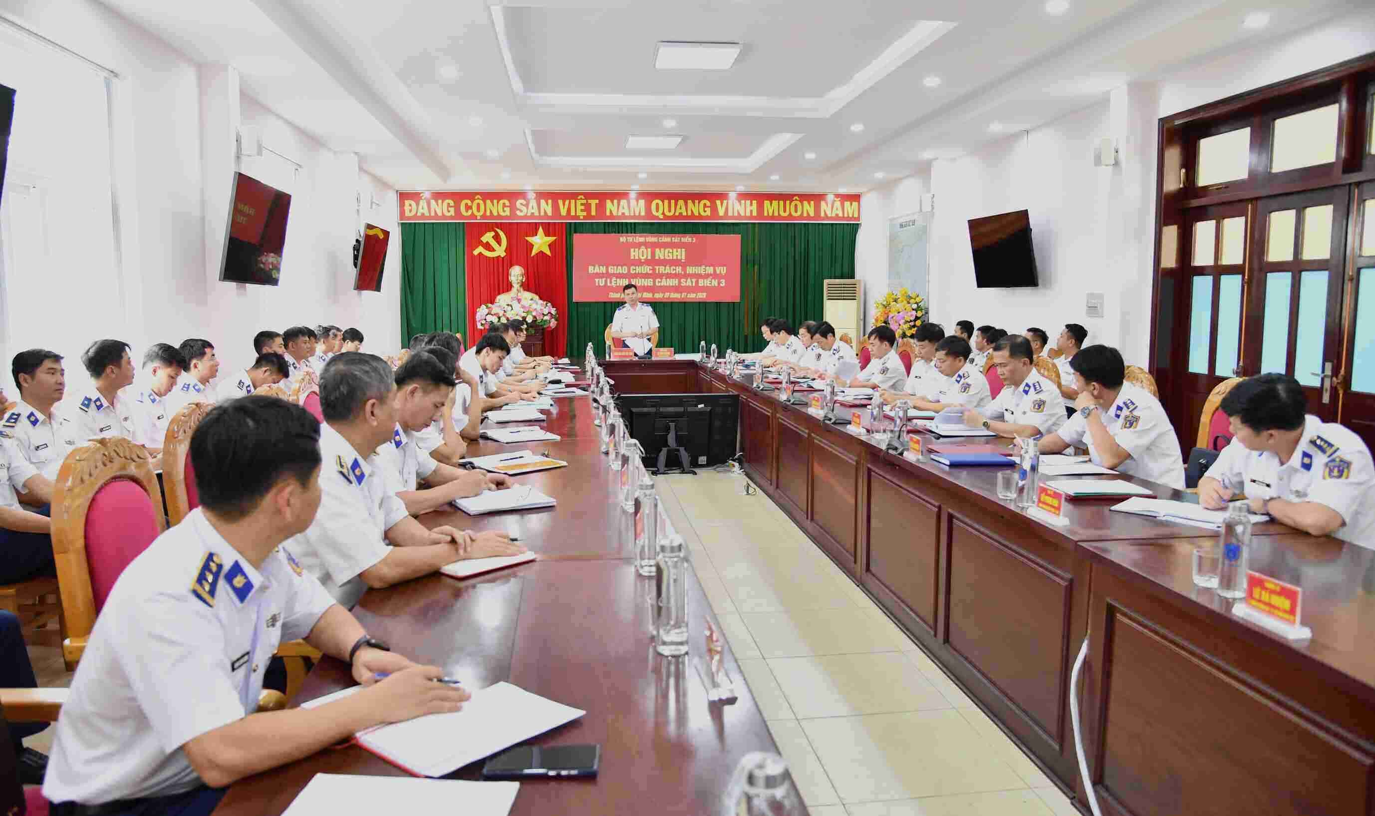 Quang canh hoi nghi ban giao. Anh: