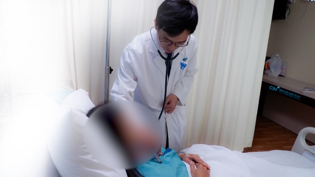 매우 희귀한 심혈관 질환 환자를 성공적으로 개입한 의사. 사진: BVCC