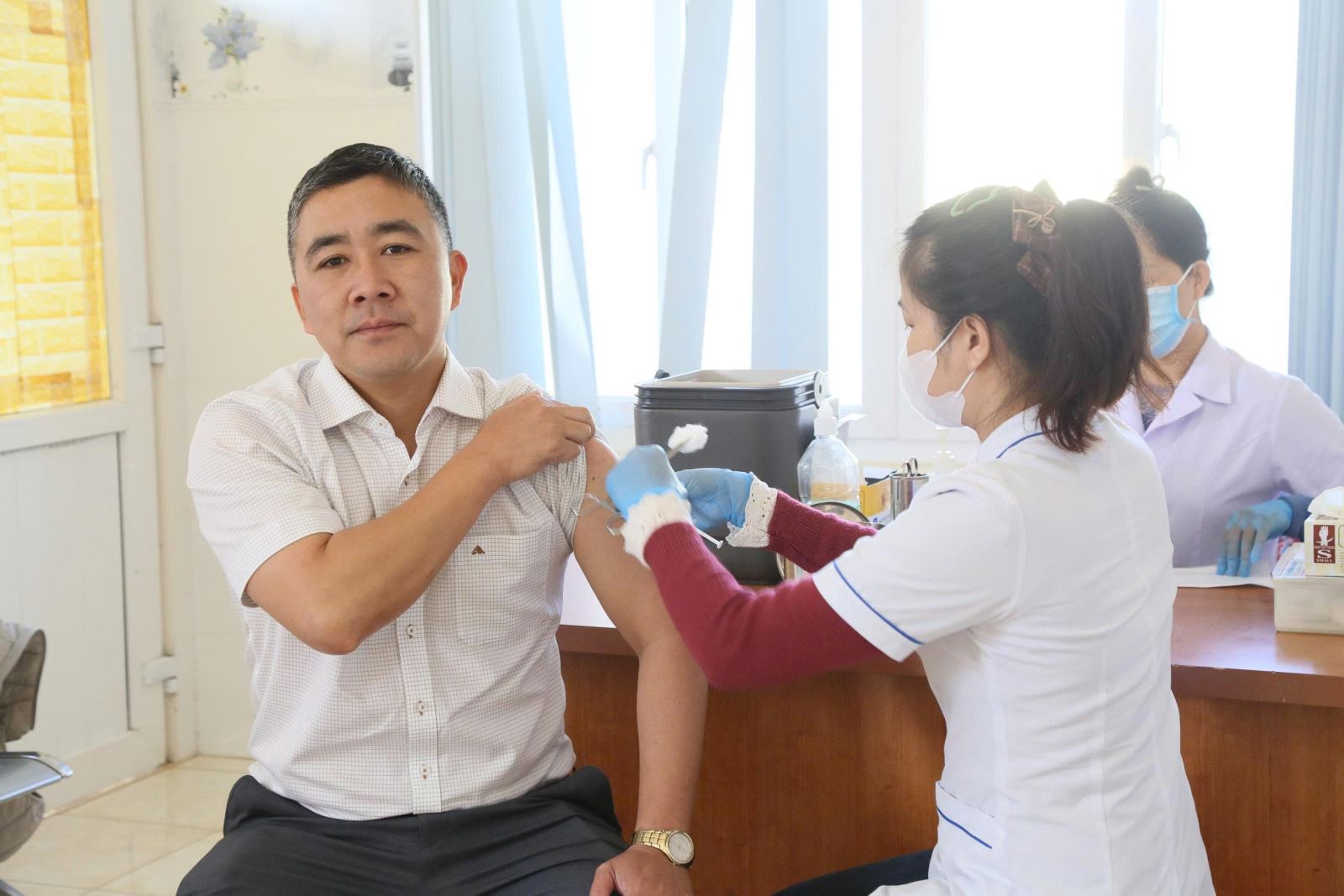 Officials, employees, and workers of the Dak Lak Provincial Health sector were vaccinated against seasonal flu at the beginning of 2026. Photo: Bao Trong