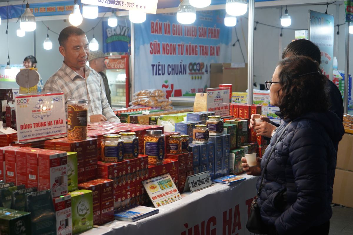 Hai Phong Trade Union Tet Market moves out with a series of activities to care for workers. Photo: Mai Dung