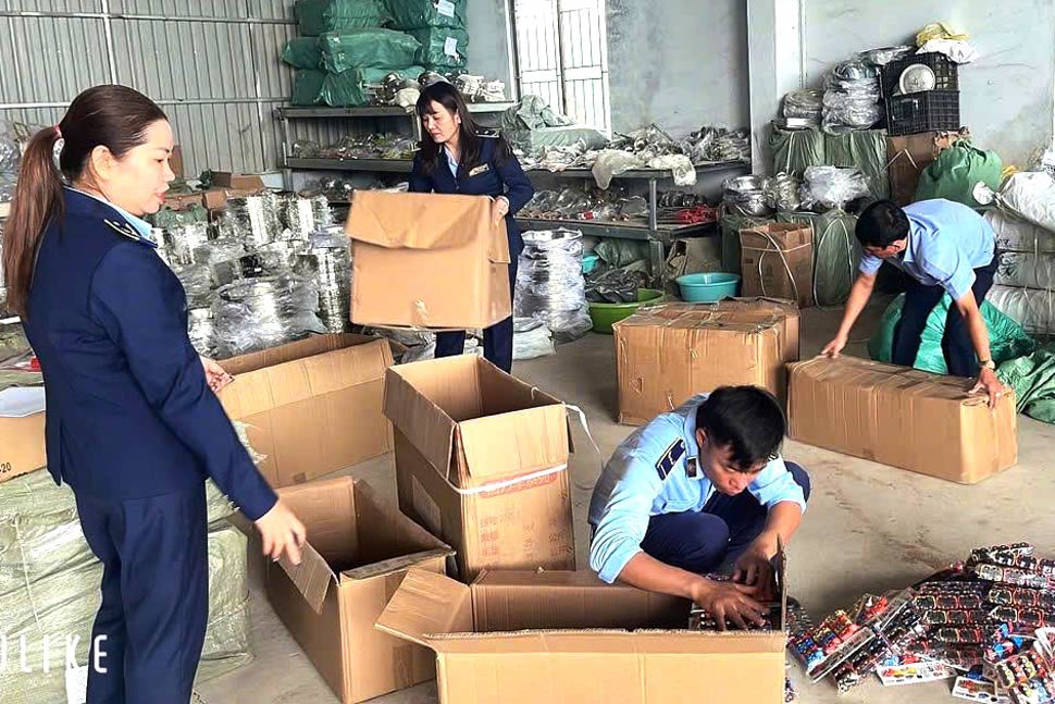 Hơn 1.800 sản phẩm đồ chơi trẻ em, đồ gia dụng không rõ nguồn gốc, xuất xứ bị tạm giữ. Ảnh: Chi cục Quản lý thị trường Gia Lai