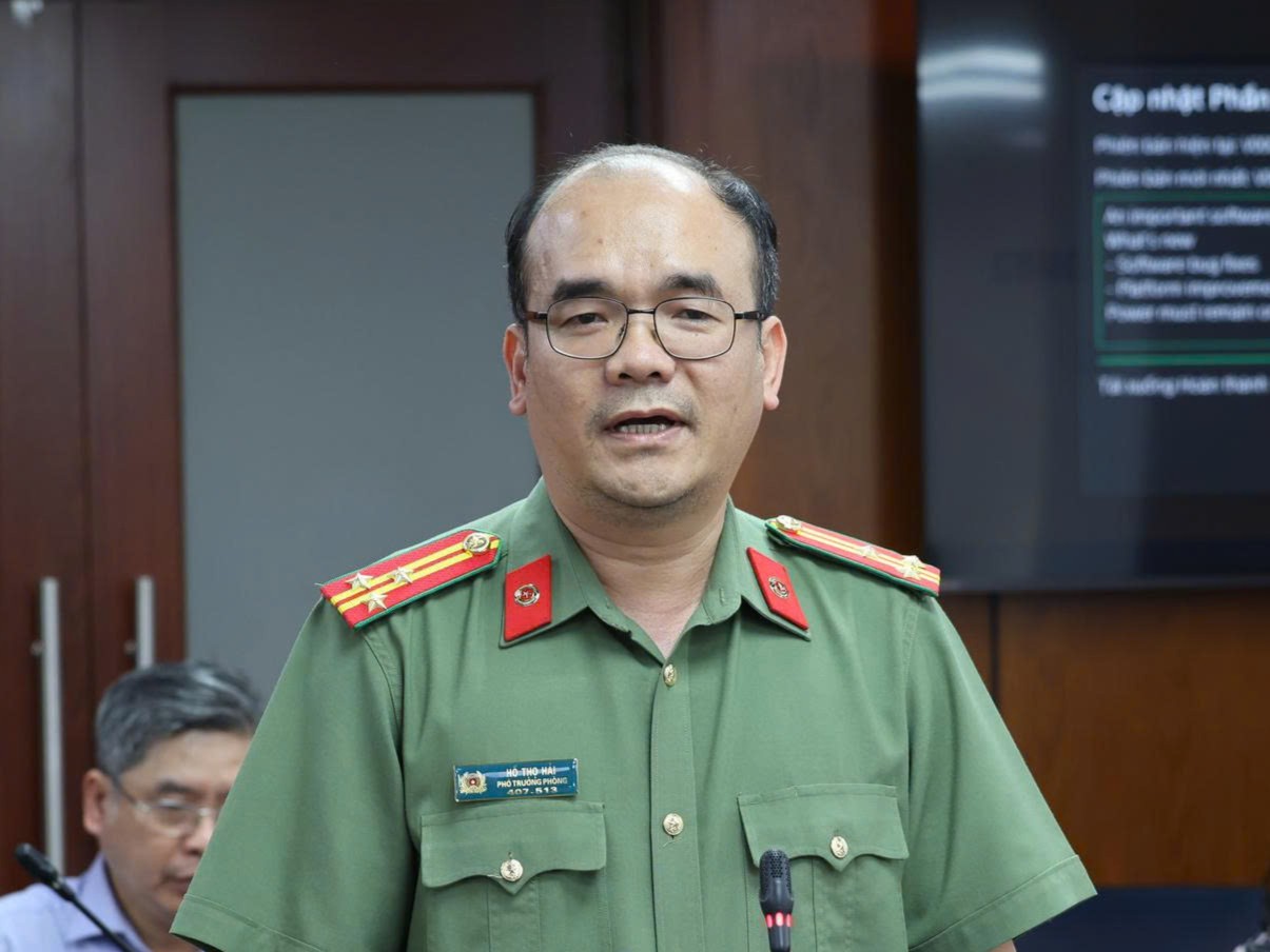 Thượng tá Hồ Thọ Hải cảnh báo các thủ đoạn lừa đảo công nghệ cao dịp Tết.  Ảnh: Hương Thảo