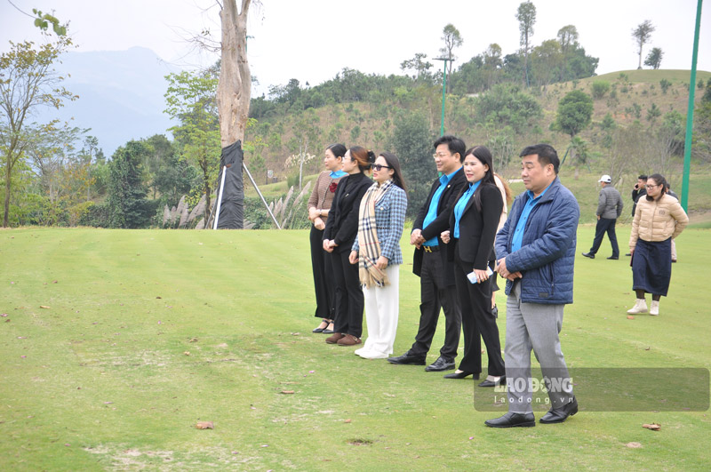 Lanh dao Lien doan Lao dong tinh Lao Cai tham quan noi lam viec cua nguoi lao dong thuoc Cong ty CPTD T&D Group