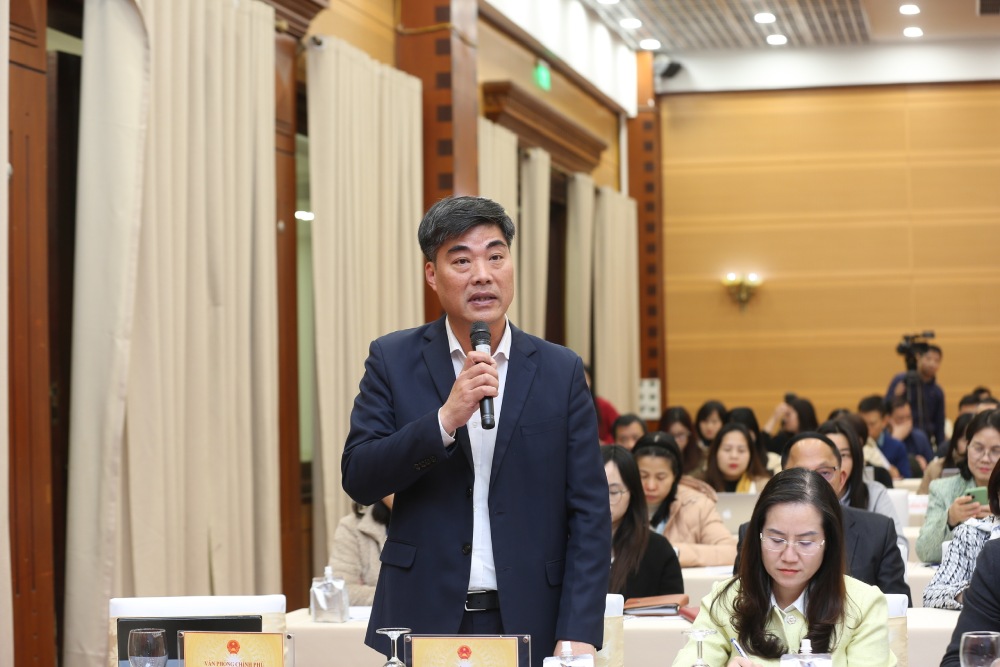 Mr. Nguyen Tri Duc - Chief of Office, Spokesperson of the Ministry of Construction talks about the miracle of exceeding the target of 3,000 km of highway. Photo: Pham Dong