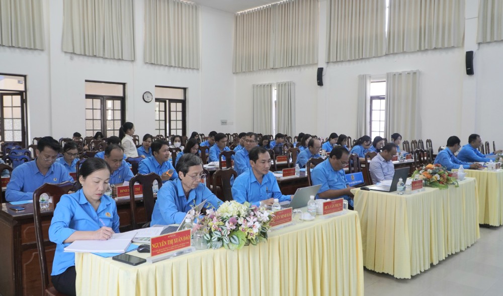 Dai bieu du hoi nghi. Anh: Nguyen Anh