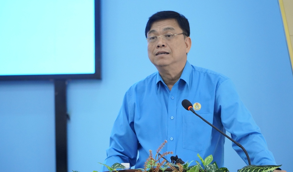 Chairman of An Giang Provincial Labor Federation Do Tran Thinh requested Trade Union officials to make efforts to adapt to operate better. Photo: Nguyen Anh