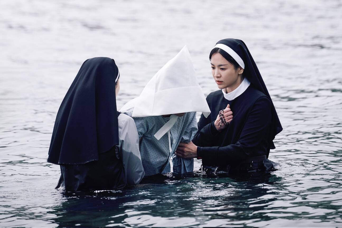 영화 "Dark Nuns"의 배우 송혜교. 사진: 제작사